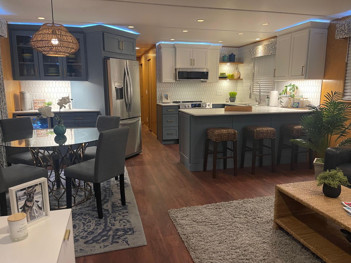 2006 Lakeview 70 