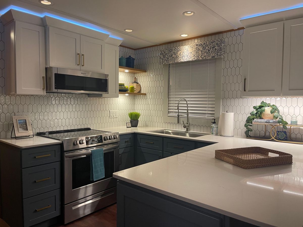 2006 Lakeview 70 