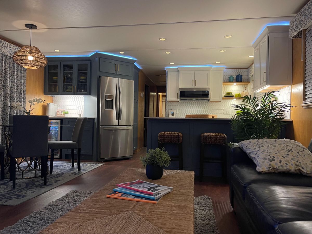 2006 Lakeview 70 