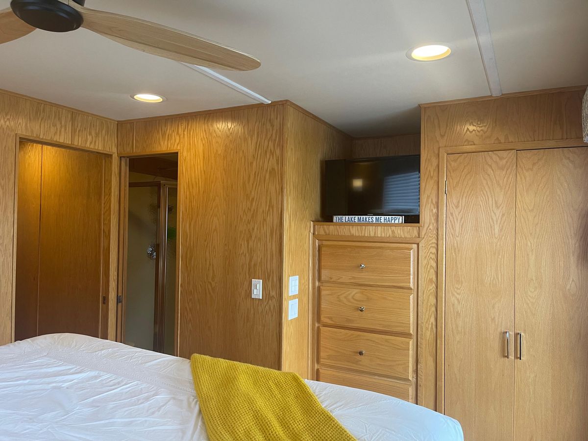 2006 Lakeview 70 