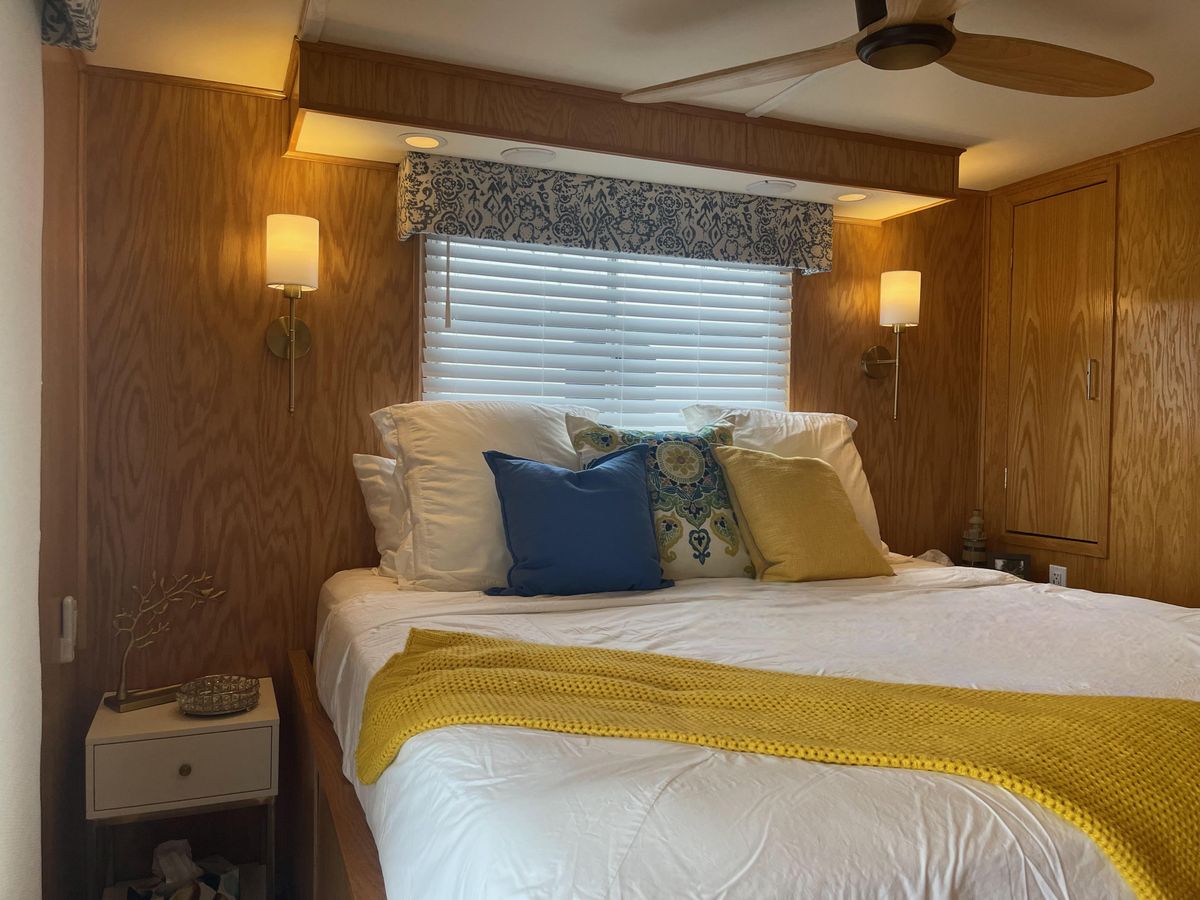 2006 Lakeview 70 