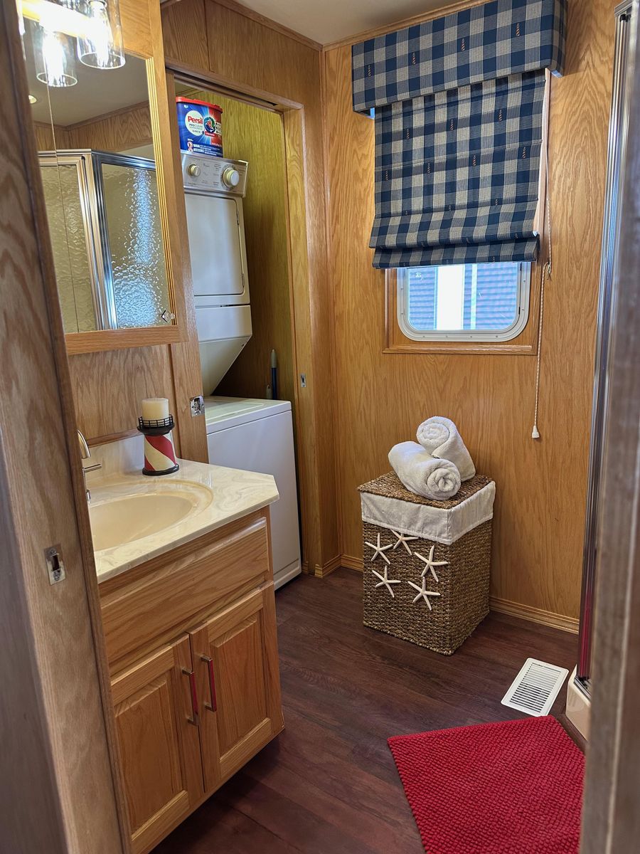 2006 Lakeview 70 