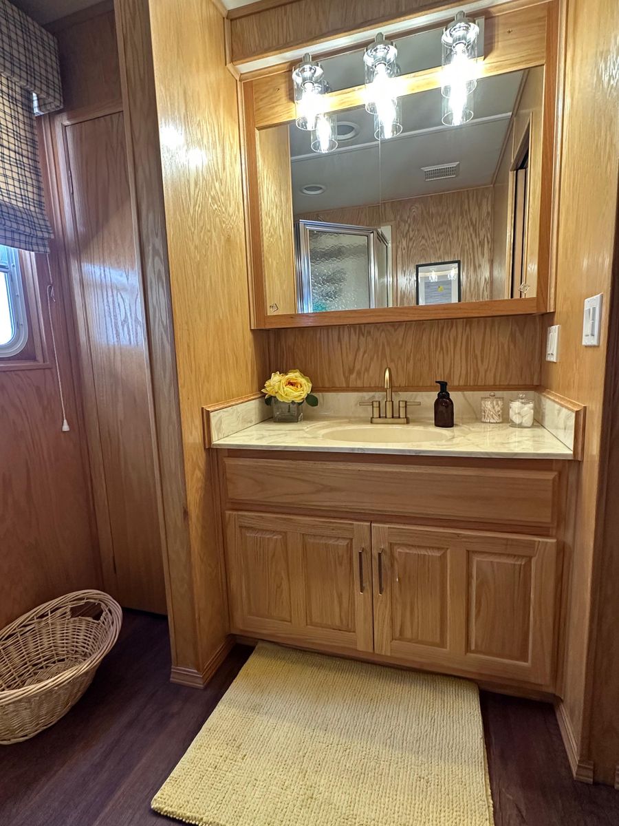 2006 Lakeview 70 