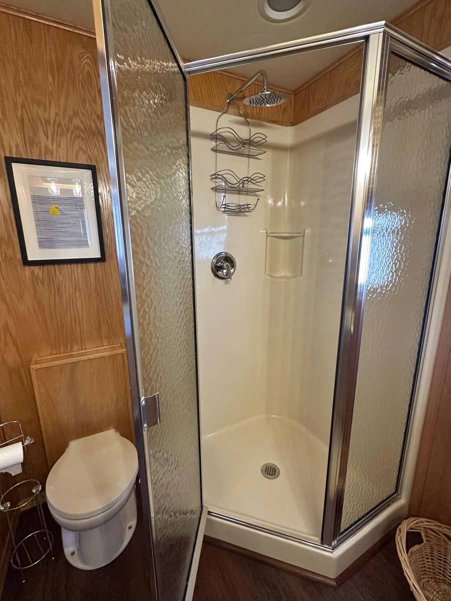 2006 Lakeview 70 