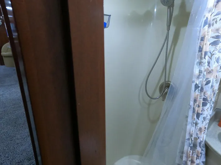  Yacht Photos Pics Shower area inside 2006 Bluewater Yachts 5200, featuring a handheld showerhead and curtain.