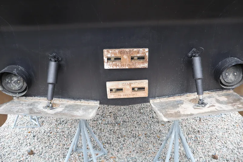  Yacht Photos Pics 2006 Bluewater Yachts 5200 hull with trim tabs and underwater lights.