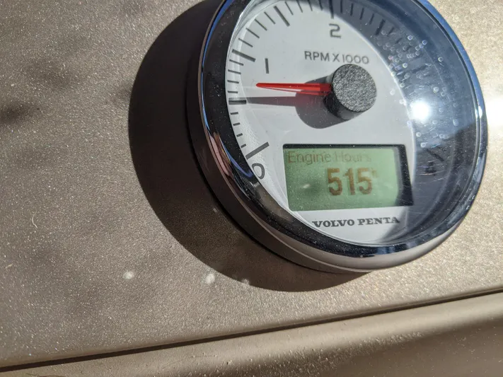  Yacht Photos Pics Volvo Penta engine gauge showing 515 hours on Prestige 500 S, 2018 model.