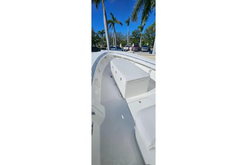  Yacht Photos Pics 2007 SeaCraft SC32 Master Angler boat deck with seating, under clear blue sky.