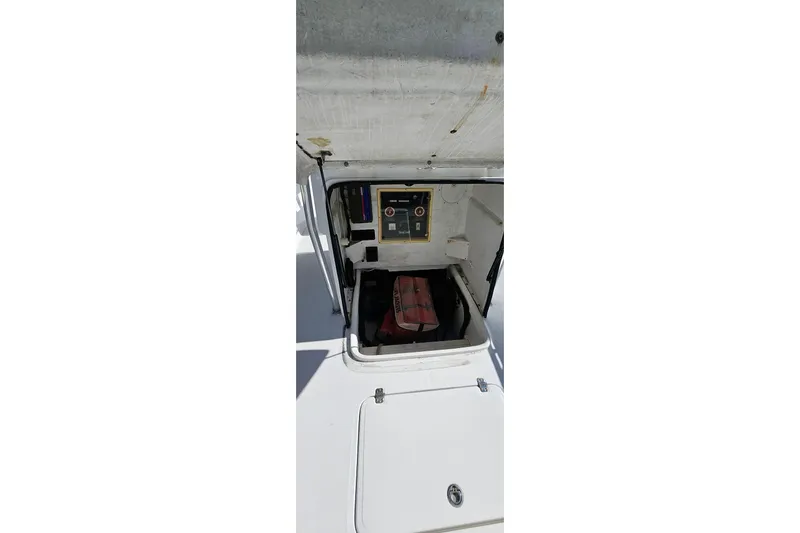  Yacht Photos Pics 2007 SeaCraft SC32 Master Angler boat interior with open hatch and control panel.