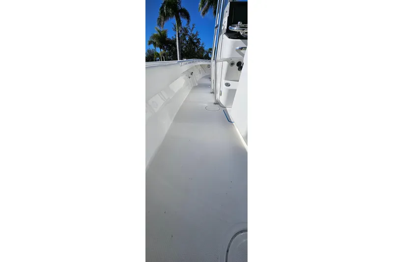  Yacht Photos Pics 2007 SeaCraft SC32 Master Angler boat deck with palm trees in background.
