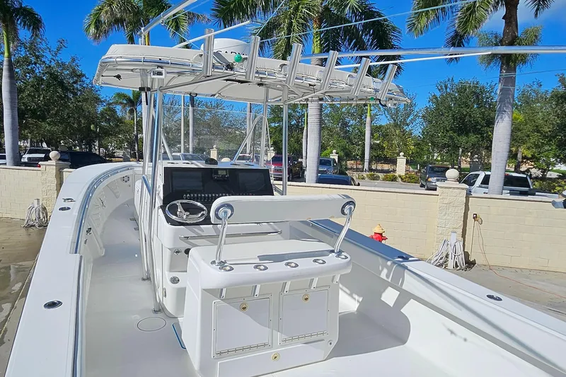  Yacht Photos Pics 2007 SeaCraft SC32 Master Angler boat with center console, docked under palm trees.
