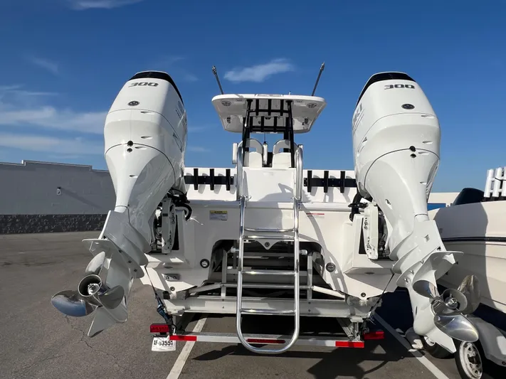  Yacht Photos Pics 2025 Twin Vee 280 GFX2 CC boat with dual 300 horsepower engines, rear view.