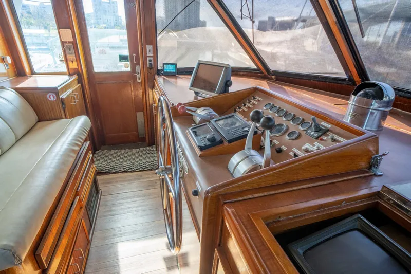 Hattrick Yacht Photos Pics 1981 Hatteras 61 Cockpit MY helm with wooden dashboard and navigation equipment.