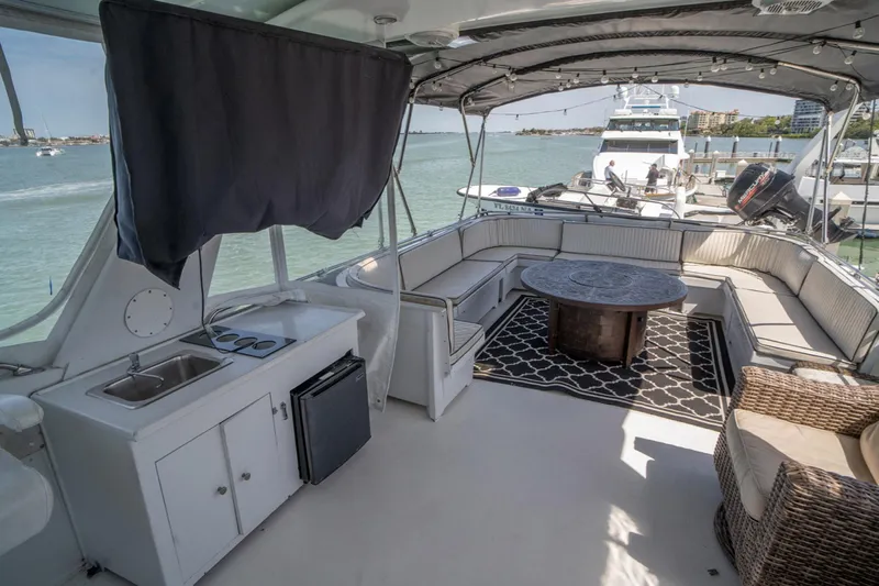 Hattrick Yacht Photos Pics 1981 Hatteras 61 Cockpit MY yacht interior with seating, kitchenette, and ocean view.