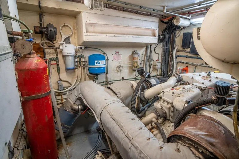 Hattrick Yacht Photos Pics Engine room of 1981 Hatteras 61 Cockpit MY yacht, featuring machinery and equipment.