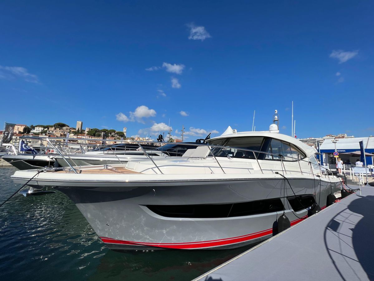 2022 Riviera 50 