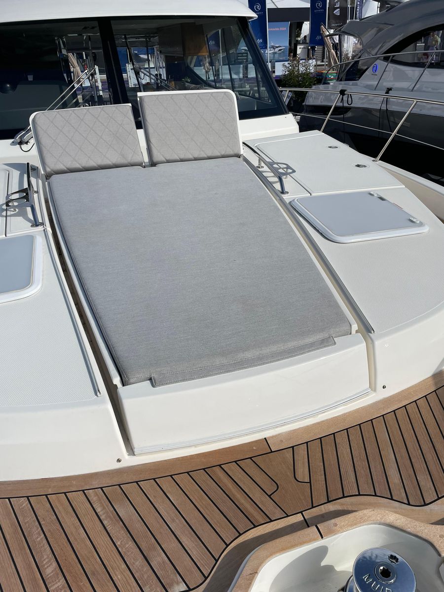 2022 Riviera 50 