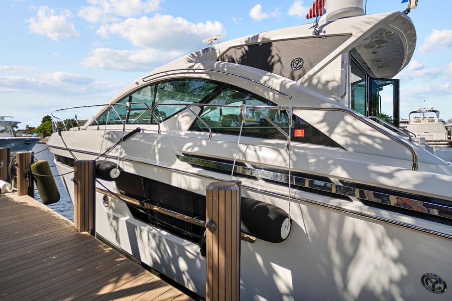 2019 Cruisers Yachts 54 Cantius