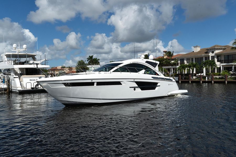 2019 Cruisers Yachts 54 Cantius