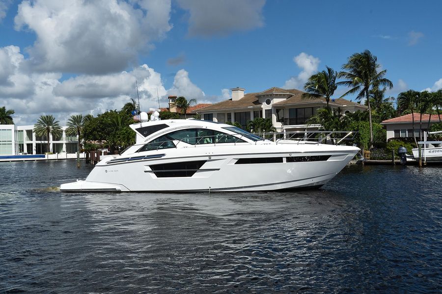 2019 Cruisers Yachts 54 Cantius