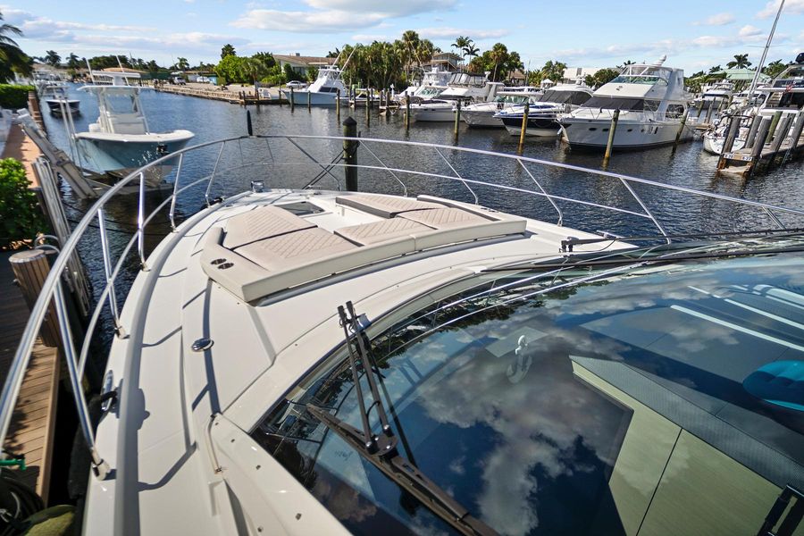 2019 Cruisers Yachts 54 Cantius