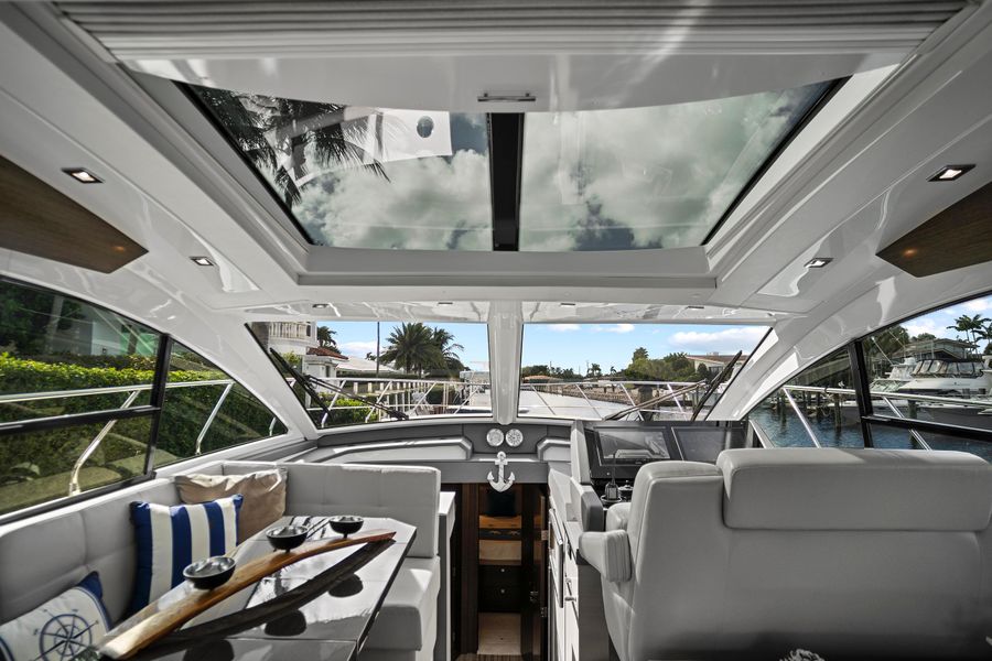 2019 Cruisers Yachts 54 Cantius