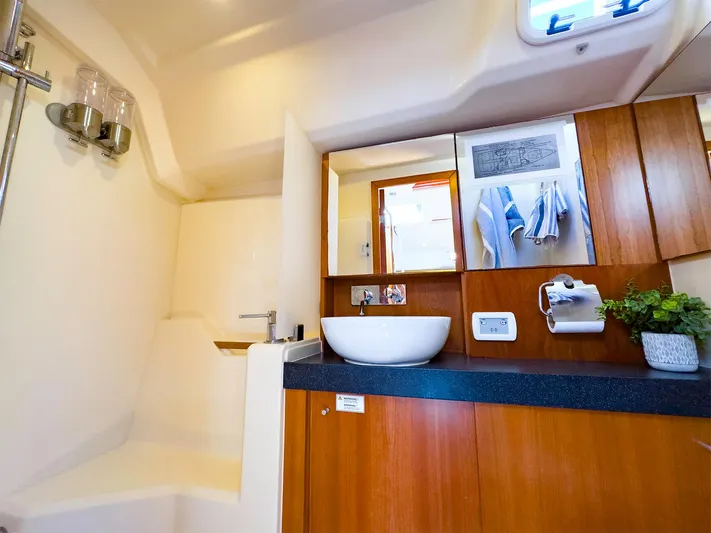 4748tw-albion Yacht Photos Pics 