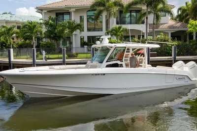 Boston Whaler 380 Outrage