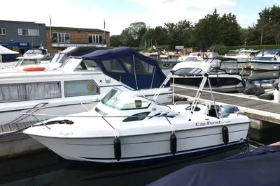 2003 B2 Marine 500 S Cabin