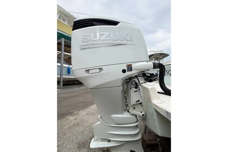  Yacht Photos Pics 2005 Jupiter 31 Center Console with Suzuki four-stroke outboard motor.