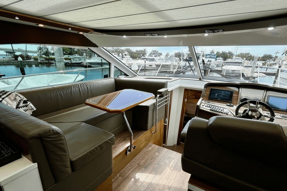 2017 Cruisers Yachts 45 