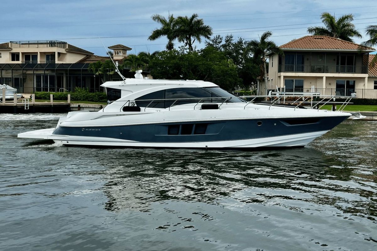 2017 Cruisers Yachts 45 