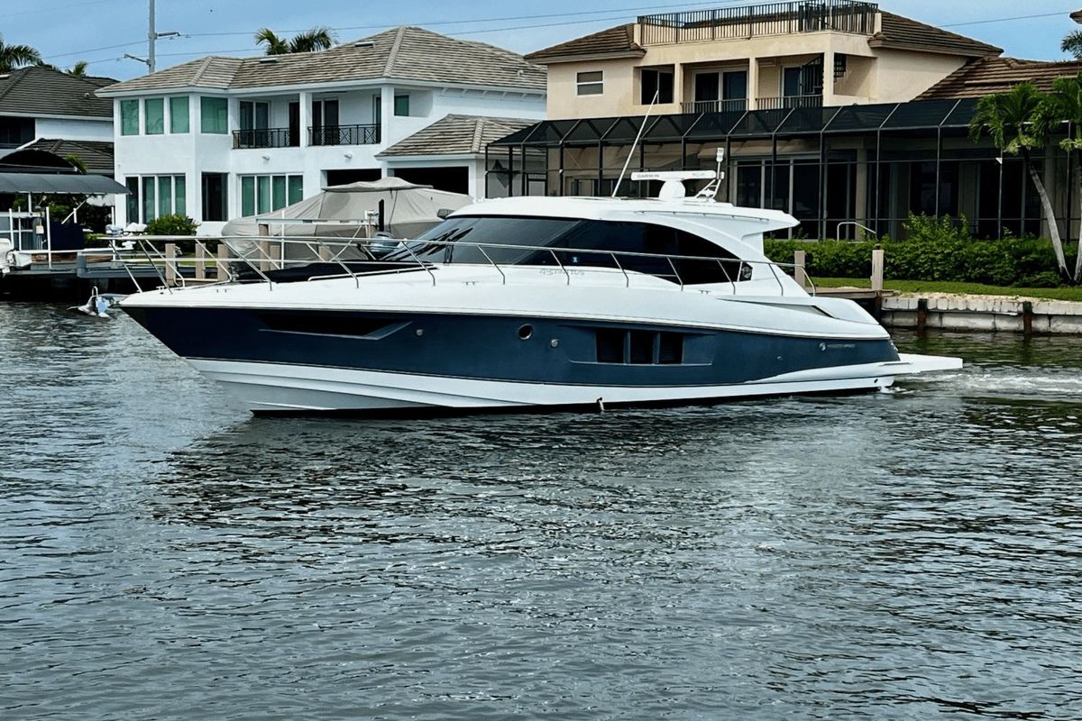 2017 Cruisers Yachts 45 