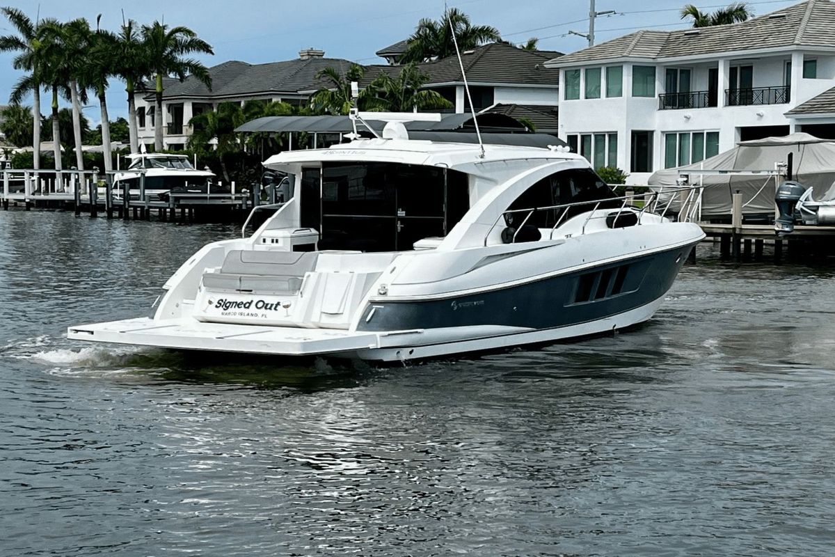 2017 Cruisers Yachts 45 