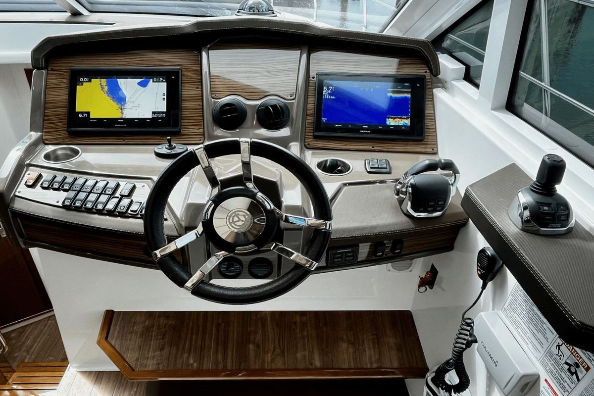2017 Cruisers Yachts 45 