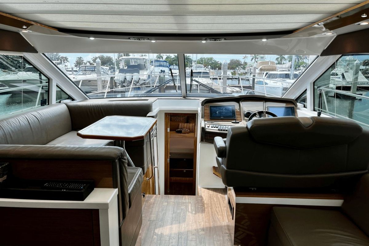 2017 Cruisers Yachts 45 