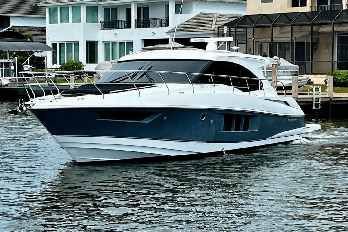 2017 Cruisers Yachts 45 