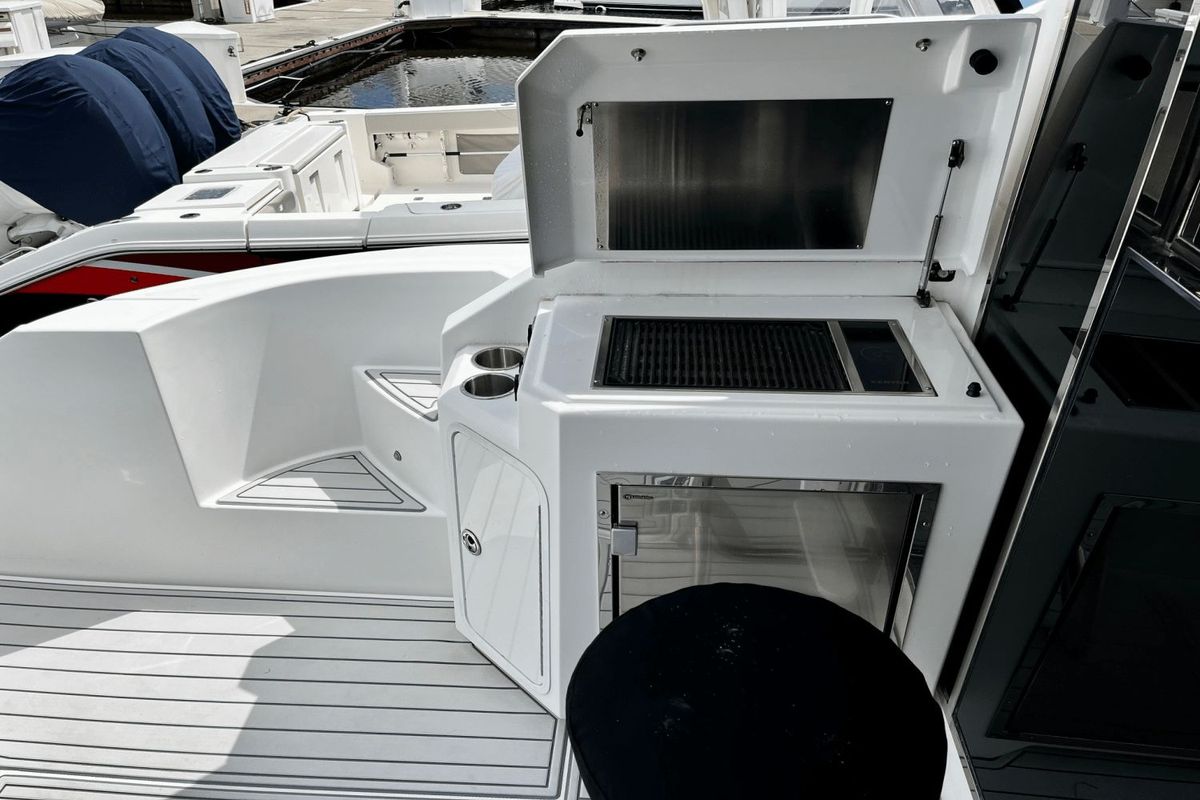 2017 Cruisers Yachts 45 