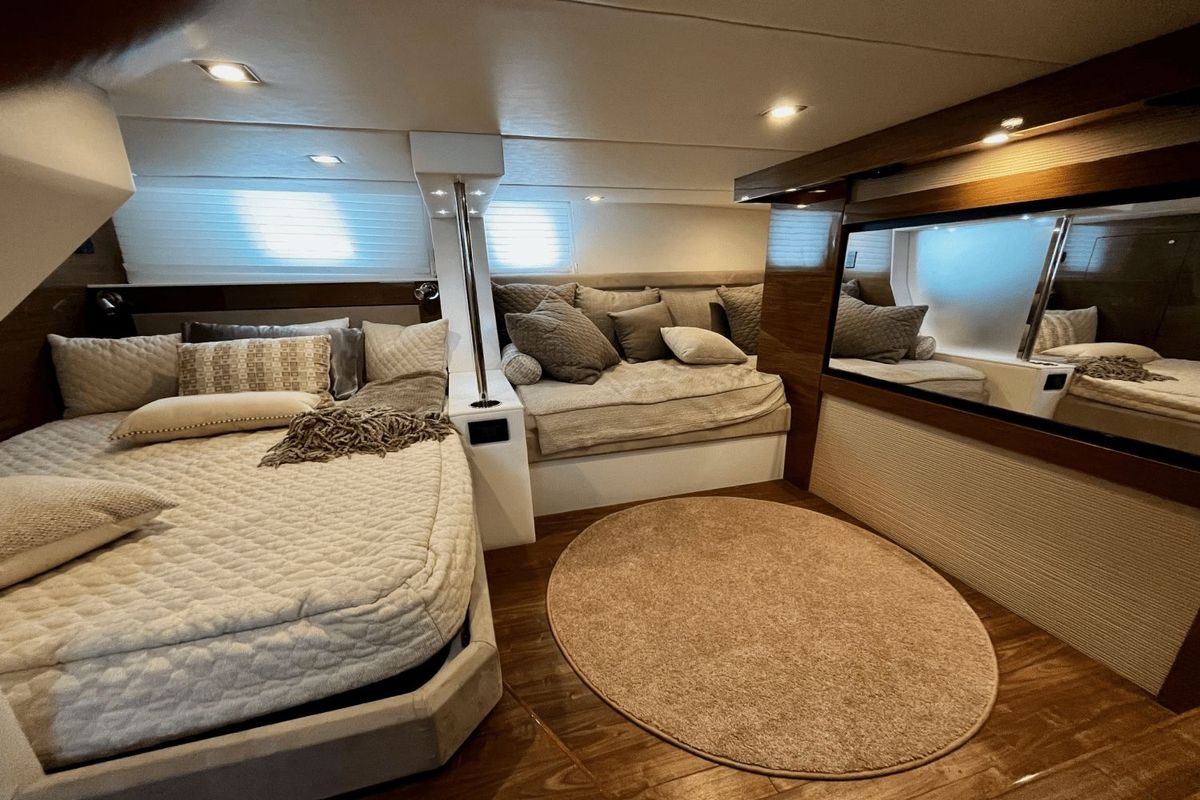 2017 Cruisers Yachts 45 