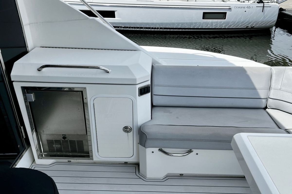 2017 Cruisers Yachts 45 