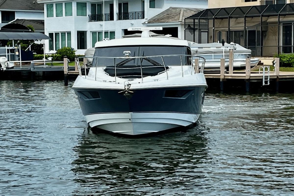 2017 Cruisers Yachts 45 