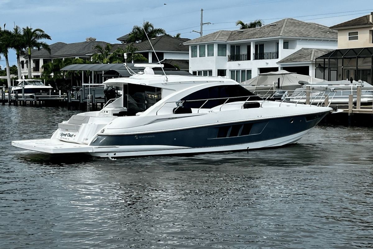 2017 Cruisers Yachts 45 