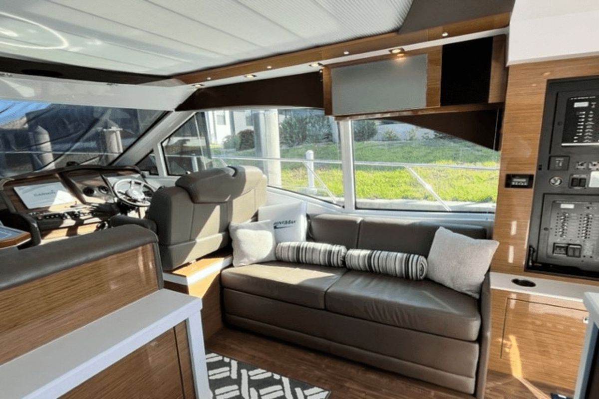 2017 Cruisers Yachts 45 