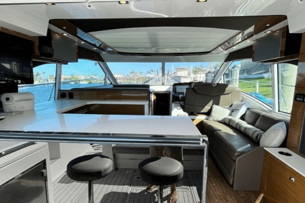 2017 Cruisers Yachts 45 