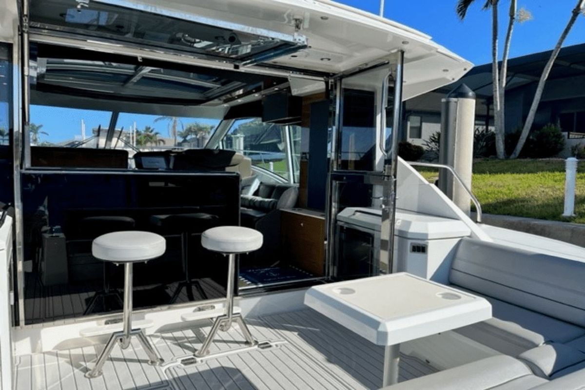 2017 Cruisers Yachts 45 