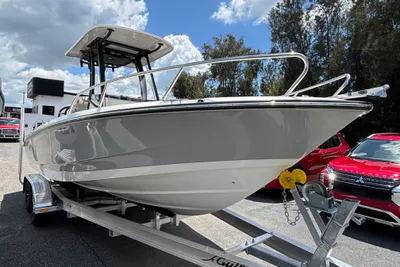 Boston Whaler 220 Dauntless