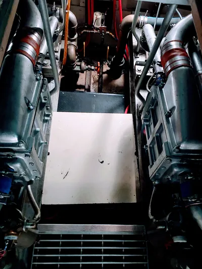 Cap-n-cavity Yacht Photos Pics 