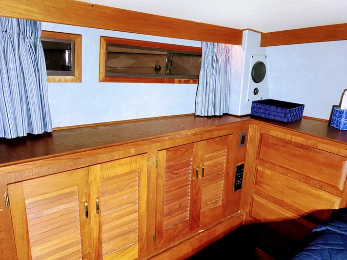 Cap-n-cavity Yacht Photos Pics 