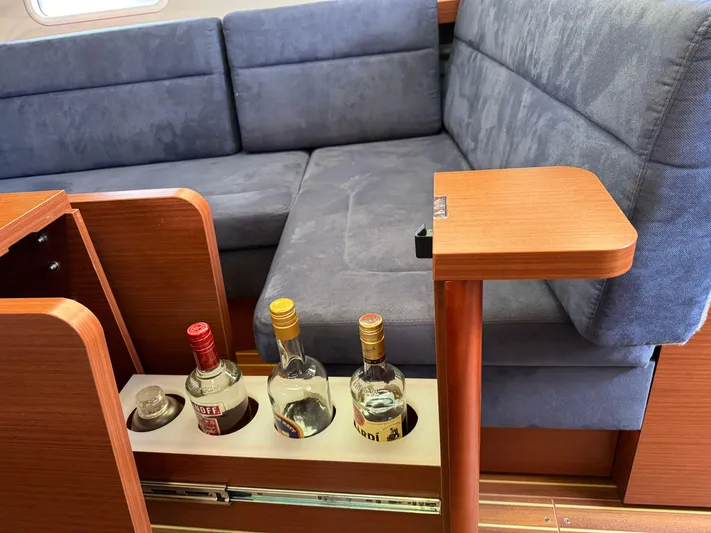 Dreamcatcher Yacht Photos Pics Interior of 2018 Hanse 348 yacht with built-in bottle storage and blue seating.
