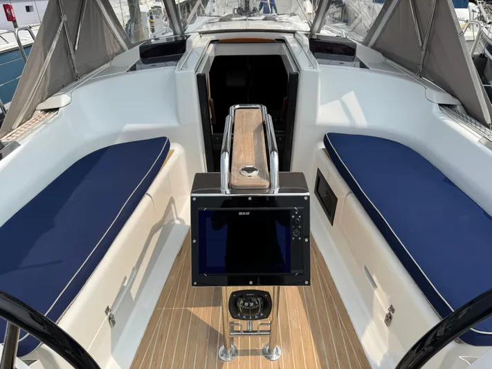 Dreamcatcher Yacht Photos Pics 2018 Hanse 348 yacht cockpit with blue cushions and navigation equipment.